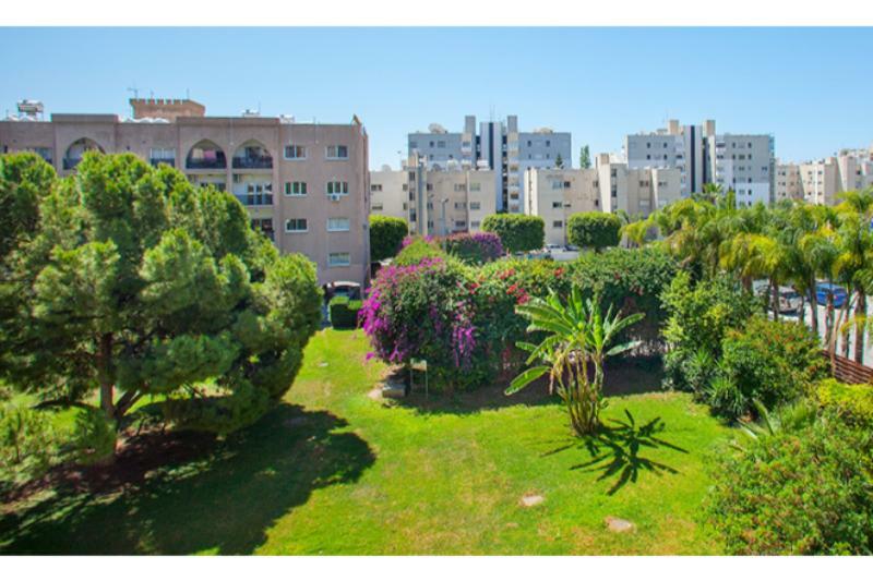 לימסול Castle Hotel Apts מראה חיצוני תמונה