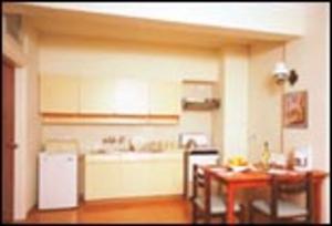 לימסול Castle Hotel Apts מראה חיצוני תמונה