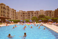 לימסול Castle Hotel Apts מראה חיצוני תמונה